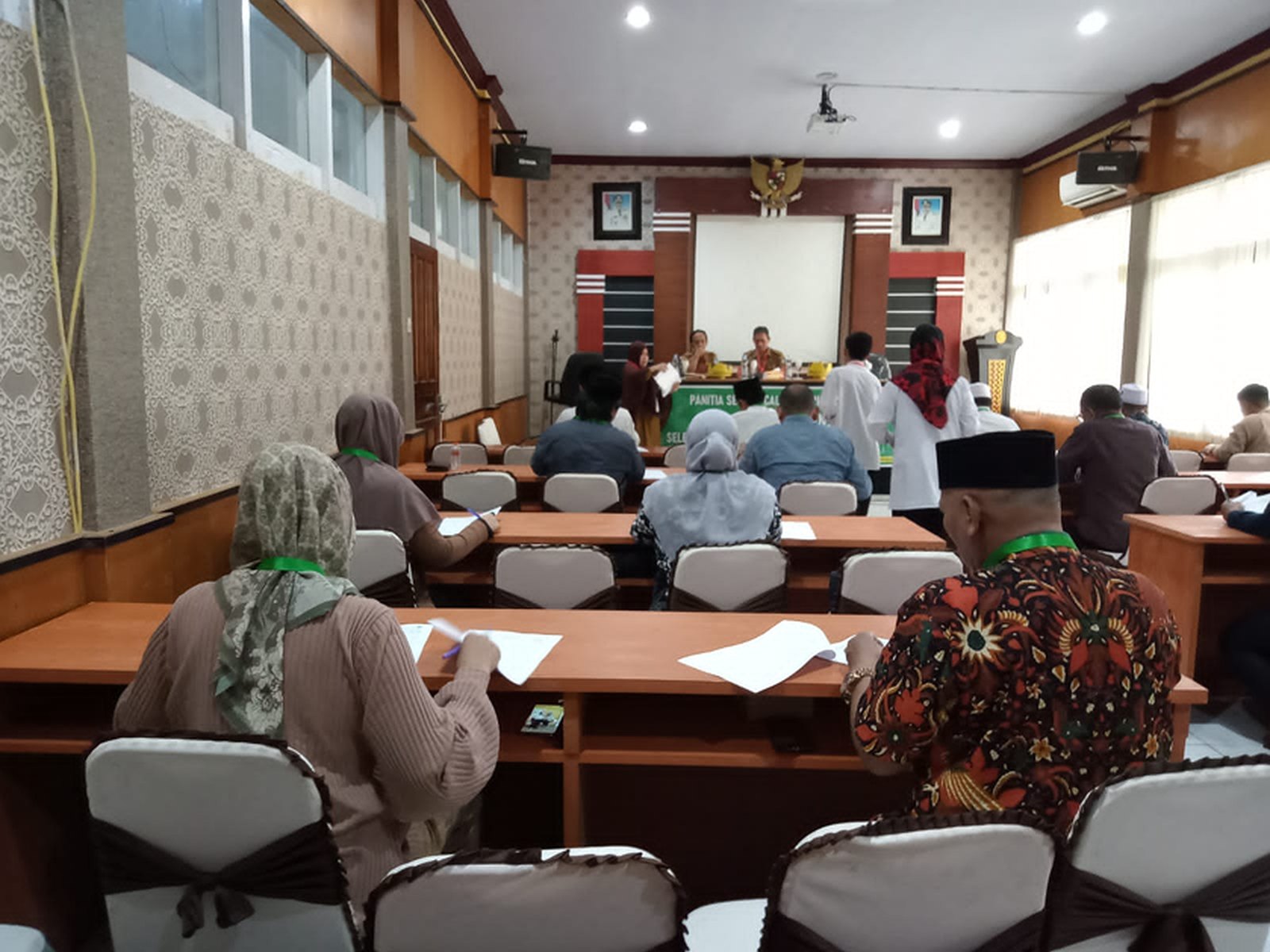 Kondisi ruang rapat sebelum renovasi interior BKAD Kabupaten Bone