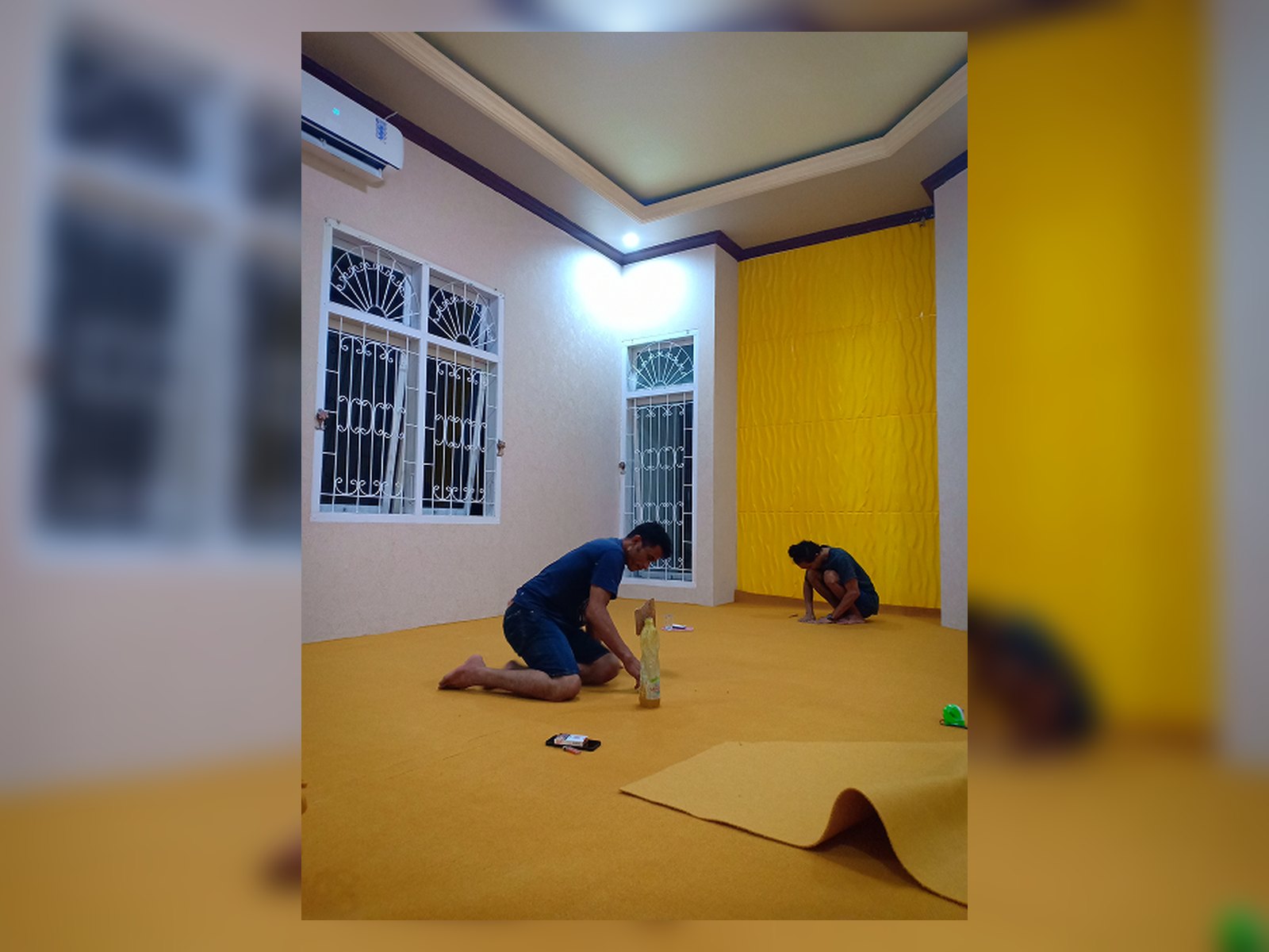 Progres pemasangan karpet ruangan Bupati Bone