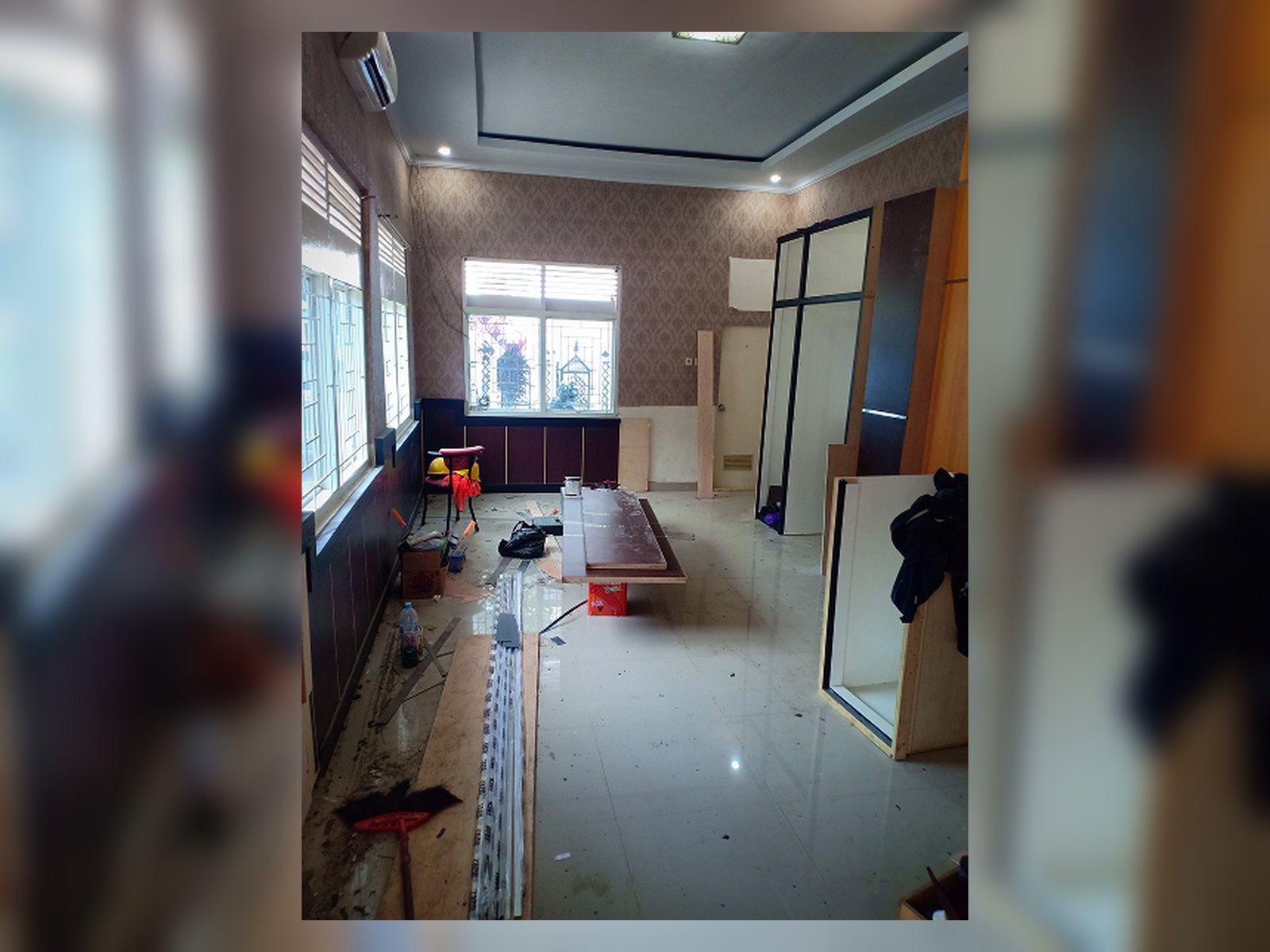 Kondisi ruangan Bupati Bone saat proses pekerjaan interior