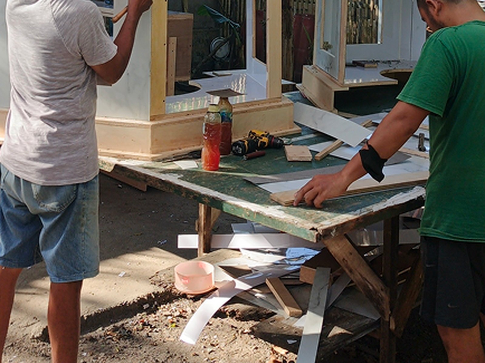 Proses fabrikasi panel tiang Masjid Nurul Mukarrabin