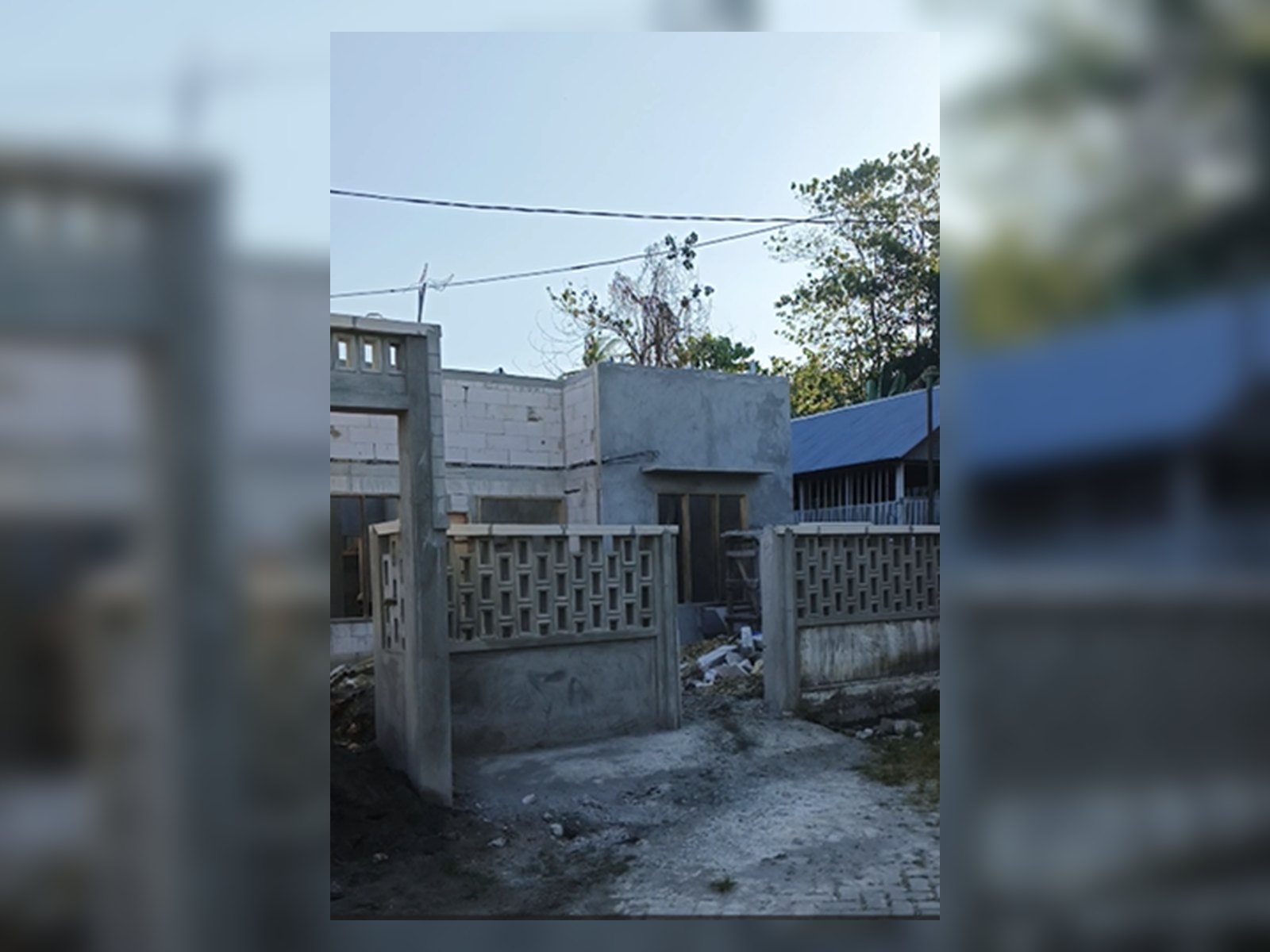 Progres fasad rumah hunian Jalan Majang sebelum finishing